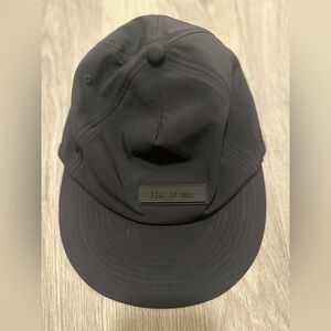 FEAR OF GOD ESSENTIALS BASEBALL HAT preowned